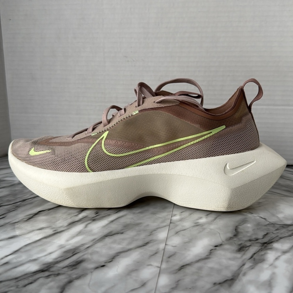Nike Women’s Vista Lite running sneaker shoes size 10